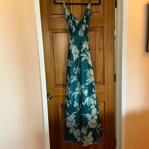 Green Long Flowy Floral Spaghetti Strap Crossback Dress.No size tag see listing